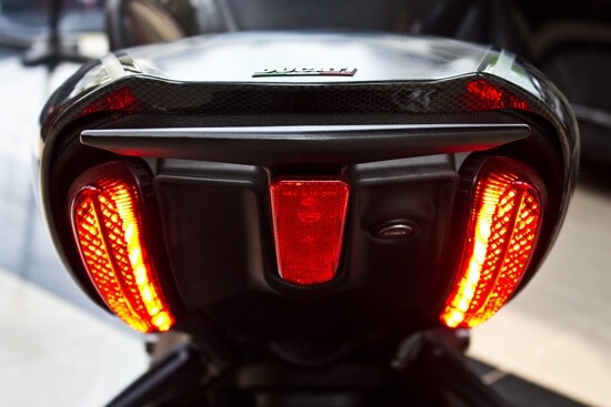 How to use turn signals properly to ensure safety