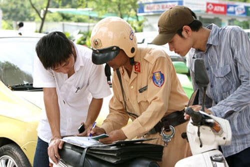 25 lỗi bị cảnh sát giao thông xử phạt thường gặp đối với xe máy 1
