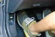 Driving with a manual transmission should step on the front brake or the front clutch 17