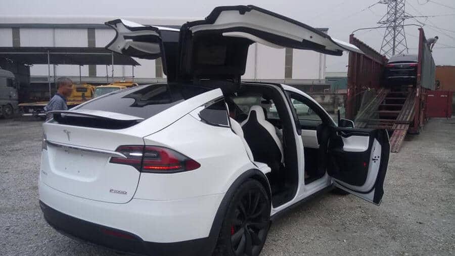 Khám phá chi tiết Tesla Model X bản P100D 2023