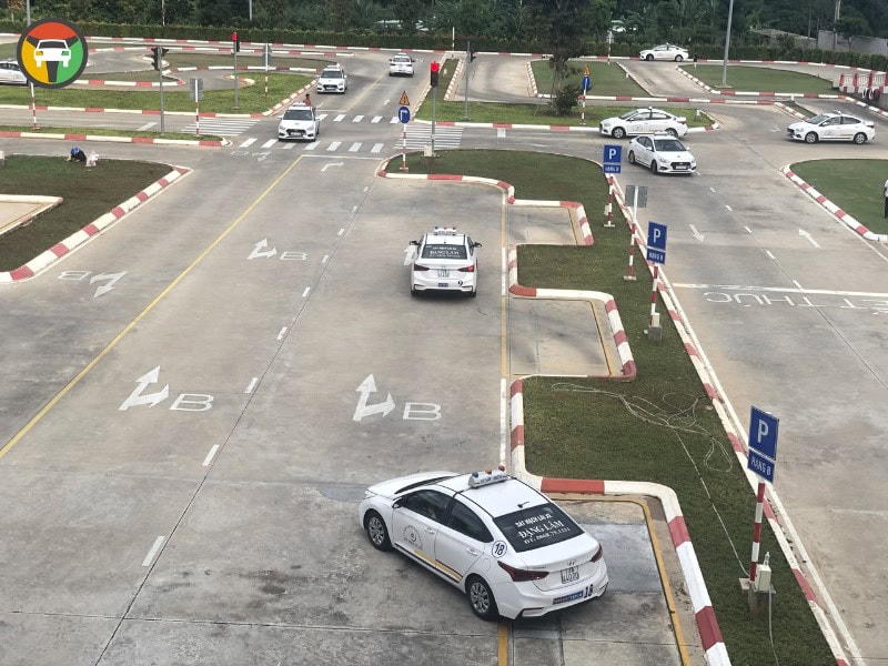 Cho thuê xe, bổ túc tay lái 1 kèm 1 đường trường, sa hình