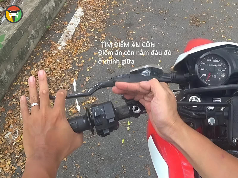 Hướng dẫn cách chạy xe côn tay đơn giản cho người mới bắt đầu 18 Điểm bắt côn là gì?