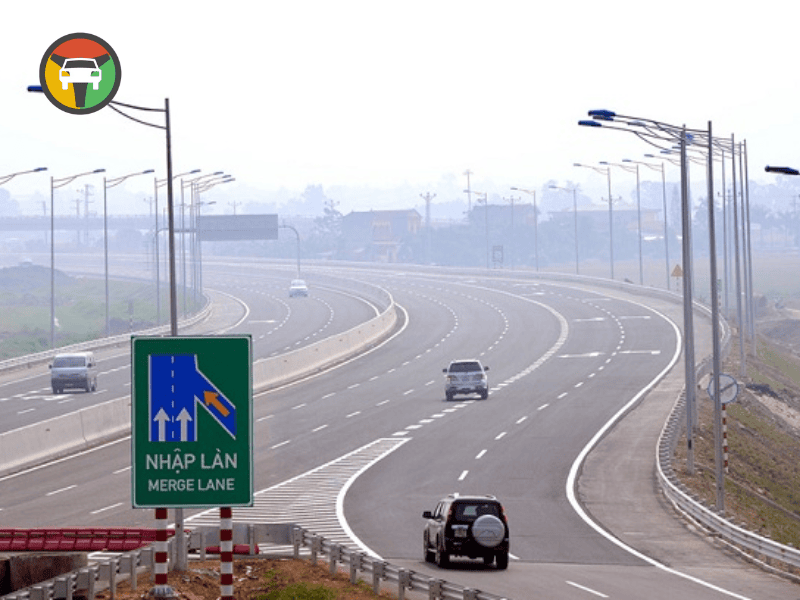 Kinh Nghiệm Lái Xe Ô Tô Trên Cao Tốc An Toàn Cho Tài 13 Làm thế nào nhập làn vào đường cao tốc đúng kỹ thuật?