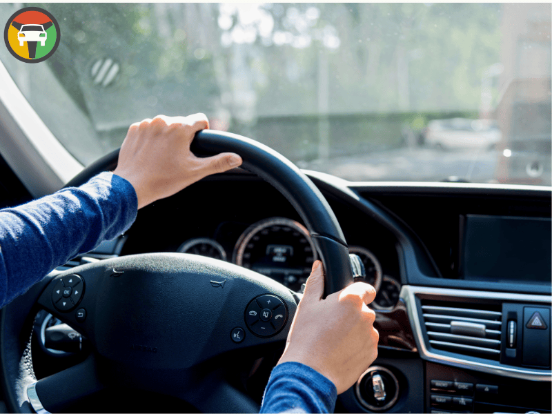 Làm quen với bảng điều khiển và chân ga – côn – phanh