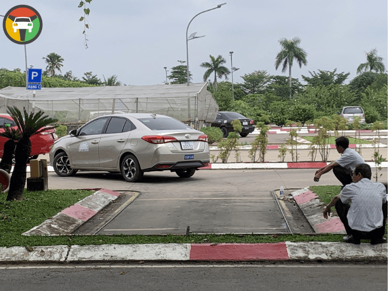 Kỹ thuật dừng xe và đỗ xe đúng chuẩn