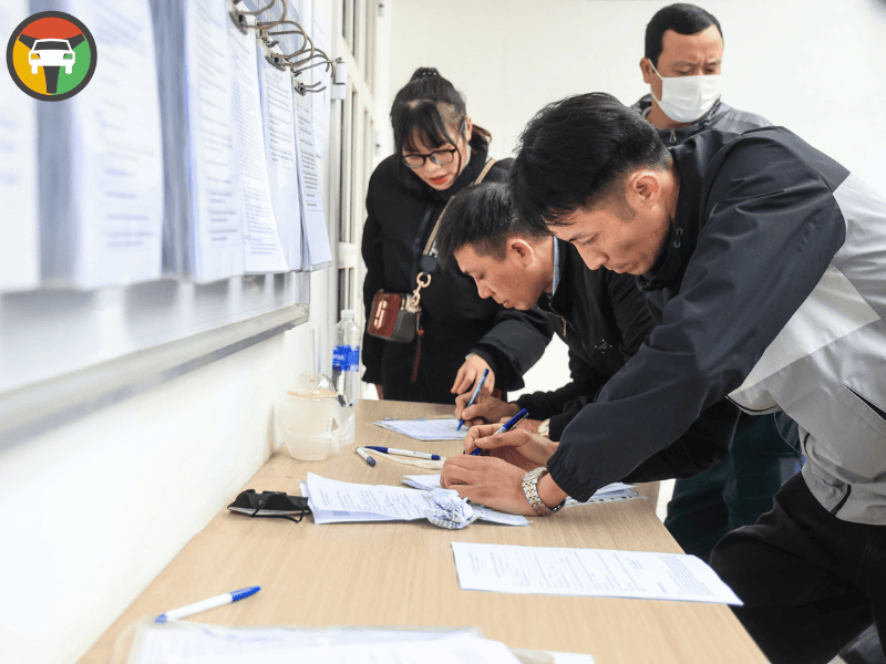 Quy trình làm lại bằng lái xe CE tại TP.HCM như thế nào?