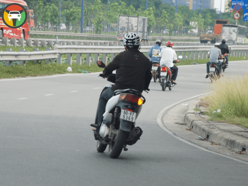 Trường hợp nào bắt buộc sử dụng đèn xi nhan?