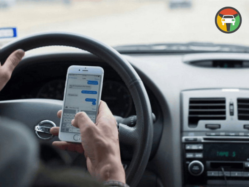 Tác Hại Của Việc Nghe Điện Thoại Trong Khi Lái Xe 9 Sử dụng điện thoại khi lái xe ô tô bị phạt bao nhiêu tiền?