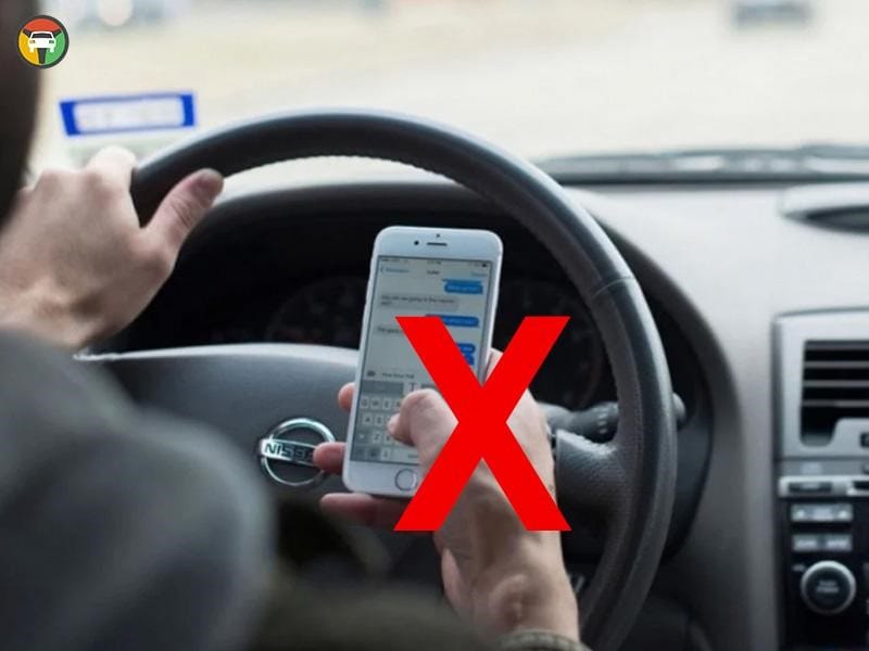 Top 10 Kinh Nghiệm Lái Xe Ô Tô Đường Dài An Toàn Nhất 21 Không sử dụng điện thoại khi đang lái xe