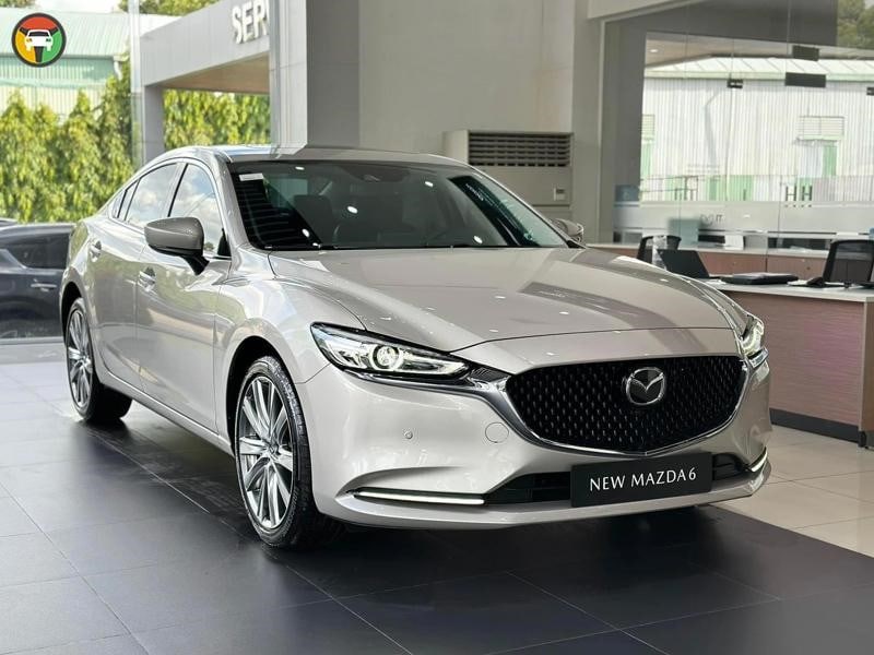 Mazda 6 được phát triển theo ngôn ngữ thiết kế KODO – Soul of Motion, nổi bật với những đường nét mềm mại và thân xe thấp