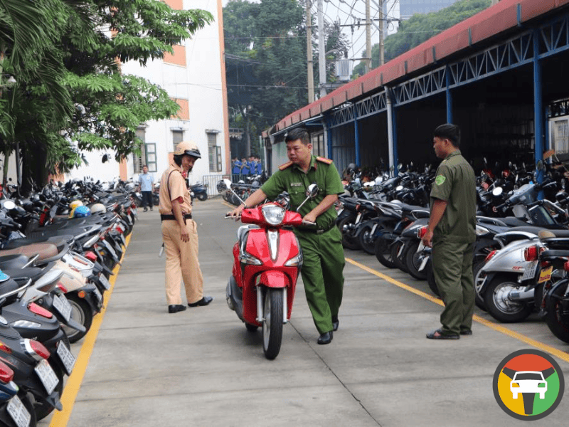 Các Trường Hợp Vi Phạm Bị Giữ Xe Máy, Ô Tô, Xe Điện 7 Tạm giữ xe máy, ô tô, xe điện được thực hiện theo căn cứ pháp lý nào?