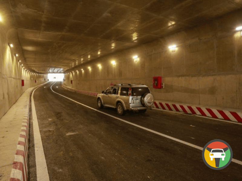 THỰC HÀNH CÁC KỸ NĂNG CƠ BẢN "LÁI XE ĐƯỜNG TRƯỜNG" 9 Làm thế nào để xử lý tình huống thực tế khi lưu thông?