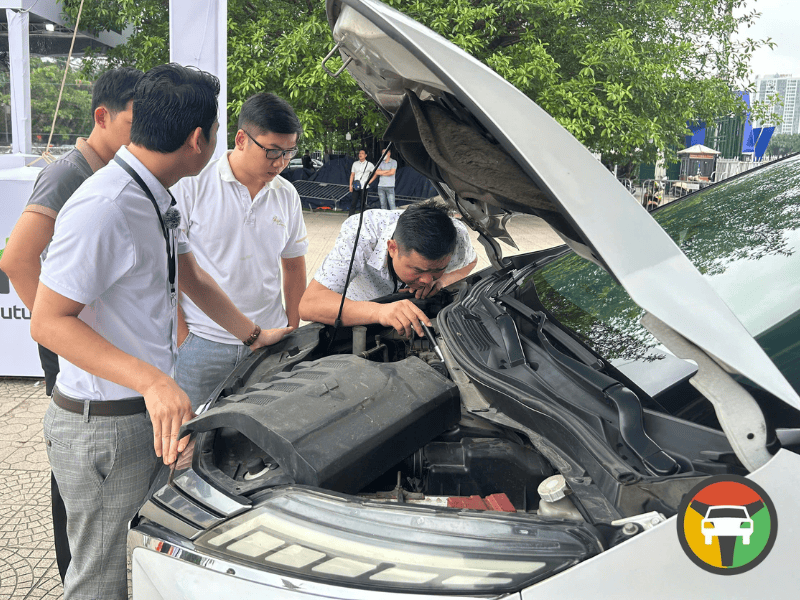 Tổng Hợp Những Kinh Nghiệm Mua Ô Tô Cũ Cần Trang Bị Ngay Lập Tức 12 Cách kiểm tra khoang động cơ xe ô tô cũ chuẩn kỹ thuật