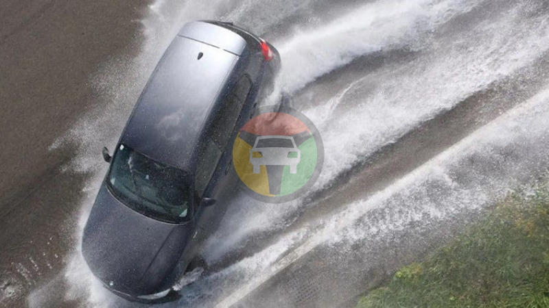 How to handle car hydroplaning