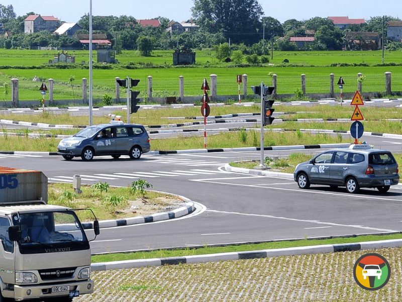 Học Bằng Lái B Số Sàn, Số Tự Động Mất Bao Lâu? 10 Học bằng lái xe hạng B mới nhất 2025 cần tuân theo quy trình nào?