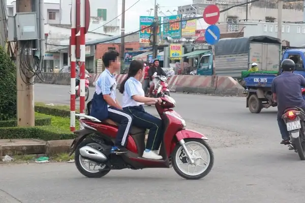 Dưới 16 tuổi đi xe máy bị phạt bao nhiêu theo luật mới?