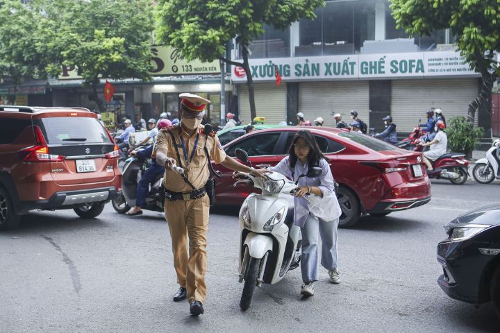 Độ tuổi bao nhiêu mới được phép điều khiển xe máy?