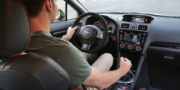 Cách lái xe số sàn không bị chết máy – Hướng dẫn chi tiết cho người mới 9 Khi xe leo dốc luôn là ác mộng với các tài xế mới lái xe - nhất là với số sàn