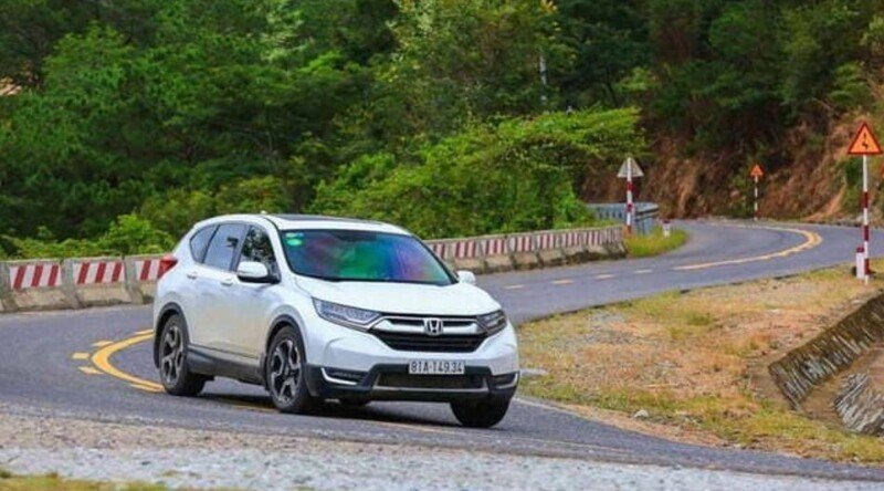 Kỹ thuật lái xe số sàn khi vào cua an toàn