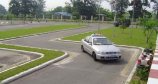 Cách Xác Định Thời Điểm Đánh Lái Trong Đường Hẹp Vuông Góc