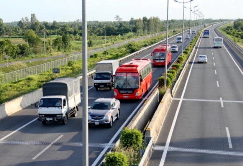Quy định pháp luật về việc lùi xe trên đường đôi