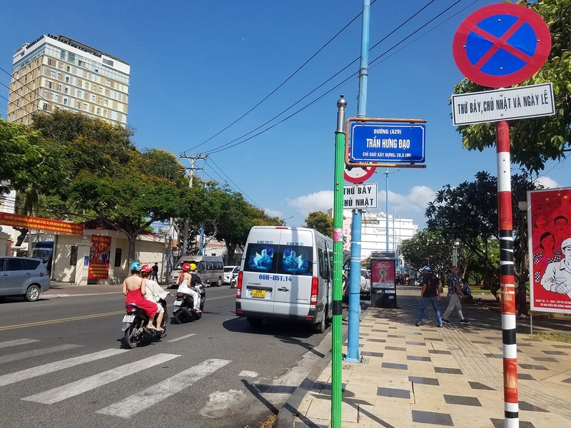 Mức phạt và xử lý lỗi cấm dừng cấm đậu theo Nghị định 168/2024