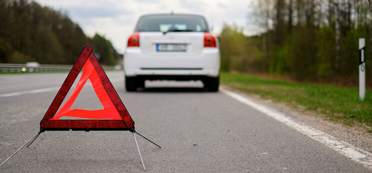 Lưu ý quan trọng để tránh lỗi đỗ xe không bật đèn cảnh báo