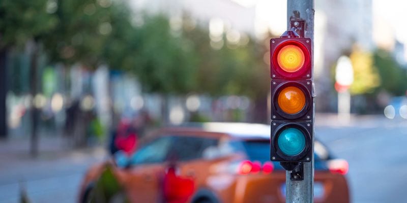 Lỗi lái xe ô tô vượt đèn đỏ là gì?