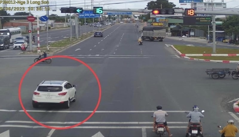 Quy định và mức phạt lỗi lái xe ô tô vượt đèn đỏ