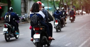 Lỗi Xe Máy Chở 3 Người Bị Phạt Bao Nhiêu? Cập Nhật Mức Xử Phạt 2025