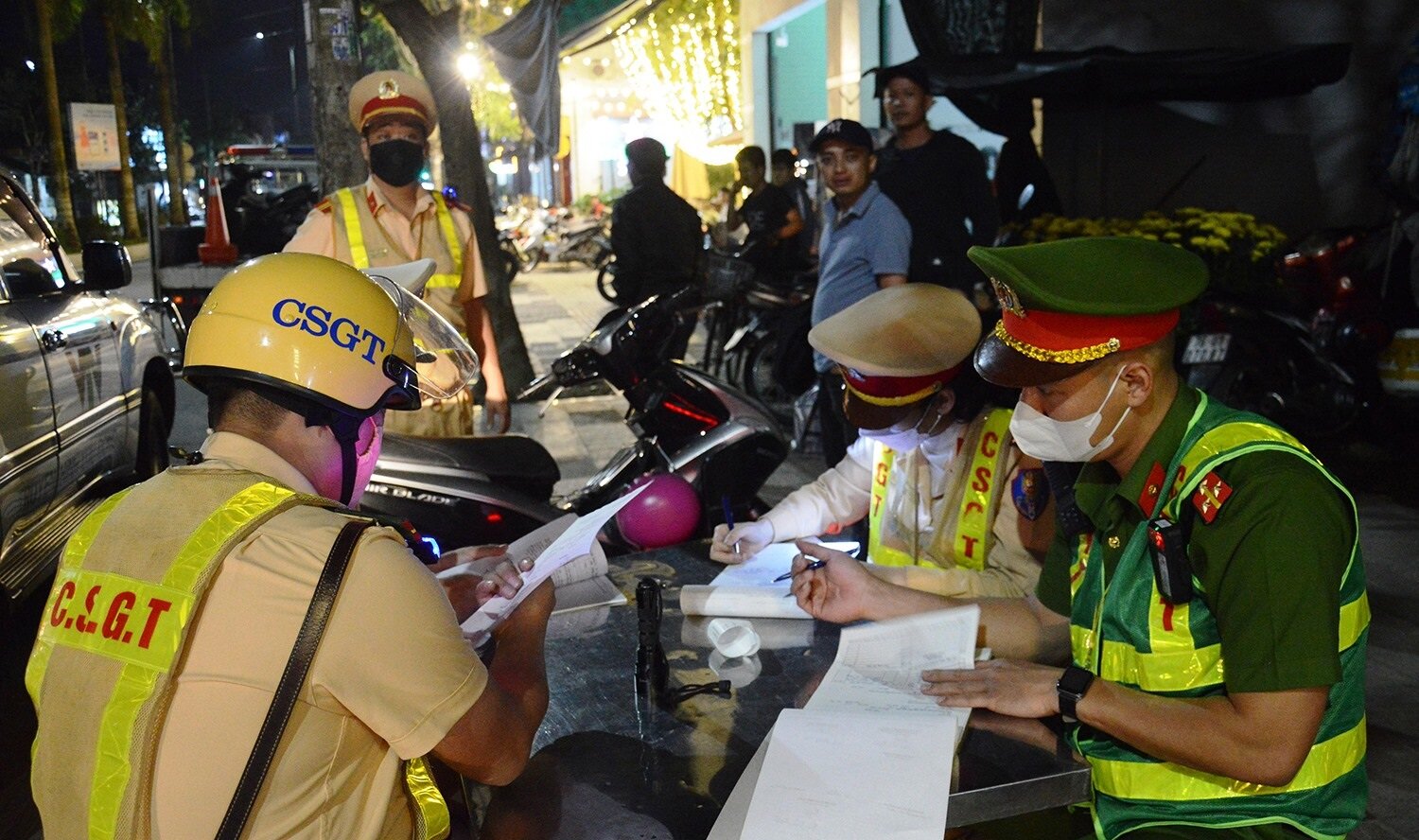 Các yếu tố làm tăng mức phạt hoặc tình tiết tăng nặng