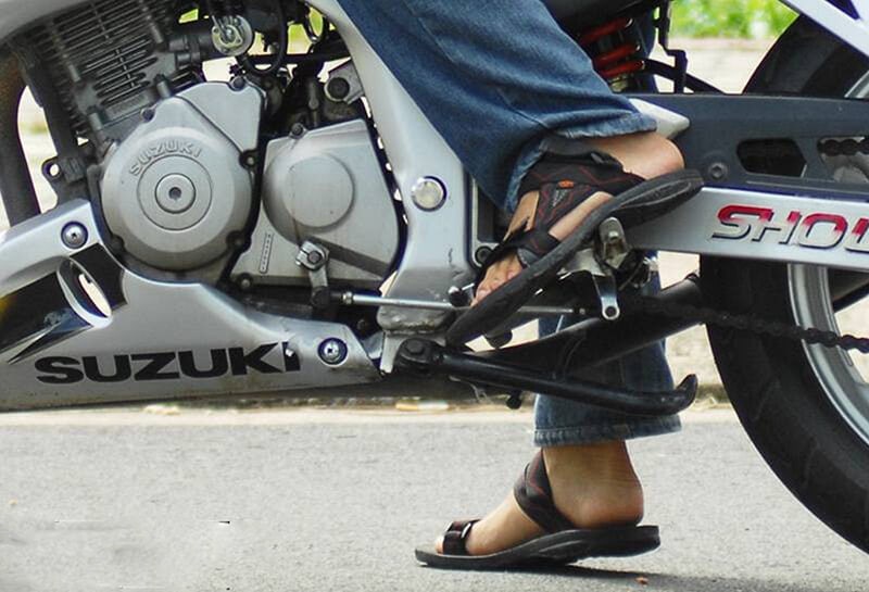 Xe Máy Bị Kẹt Số - Nguyên Nhân Và Cách Xử Lý Cho Người Mới Lái 7 Cách khắc phục xe máy bị kẹt số tại chỗ