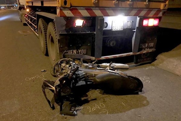 Xe Máy Đâm Vào Ô Tô Đang Đỗ Là Lỗi Gì? Quy Định Xử Phạt Và Cách Giải Quyết 8 Quy trình xử lý khi xảy ra va chạm xe máy đâm vào ô tô đang đỗ