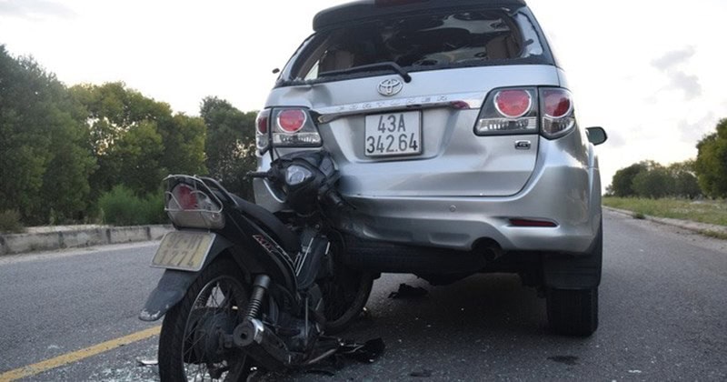 Xe Máy Đâm Vào Ô Tô Đang Đỗ Là Lỗi Gì? Quy Định Xử Phạt Và Cách Giải Quyết 5 Xe Máy Đâm Vào Ô Tô Đang Đỗ Là Lỗi Gì? Quy Định Xử Phạt Và Cách Giải Quyết 2