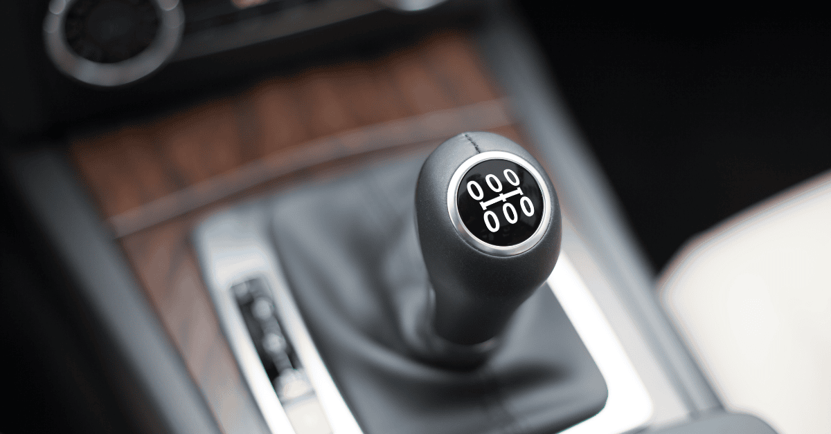 Xe ô tô bị kẹt số là gì? Dấu hiệu nhận biết