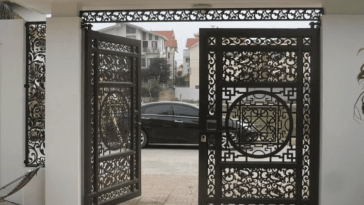 Cách Lùi Xe Vào Cổng Nhà An Toàn - Hướng Dẫn Cho Người Mới 6 Lùi xe trong trường hợp cổng hẹp, đường dốc