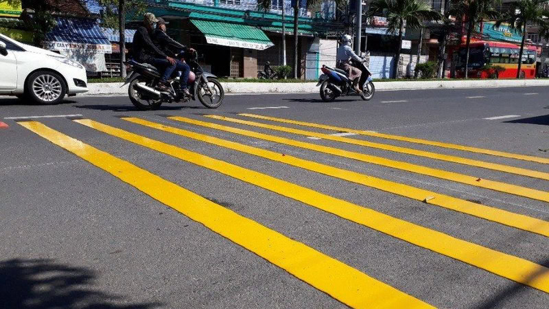 Tìm Hiểu Chi Tiết Vạch Kẻ Đường Màu Vàng Có Ý Nghĩa Gì? 4 Giải đáp vạch kẻ đường màu vàng có ý nghĩa gì?