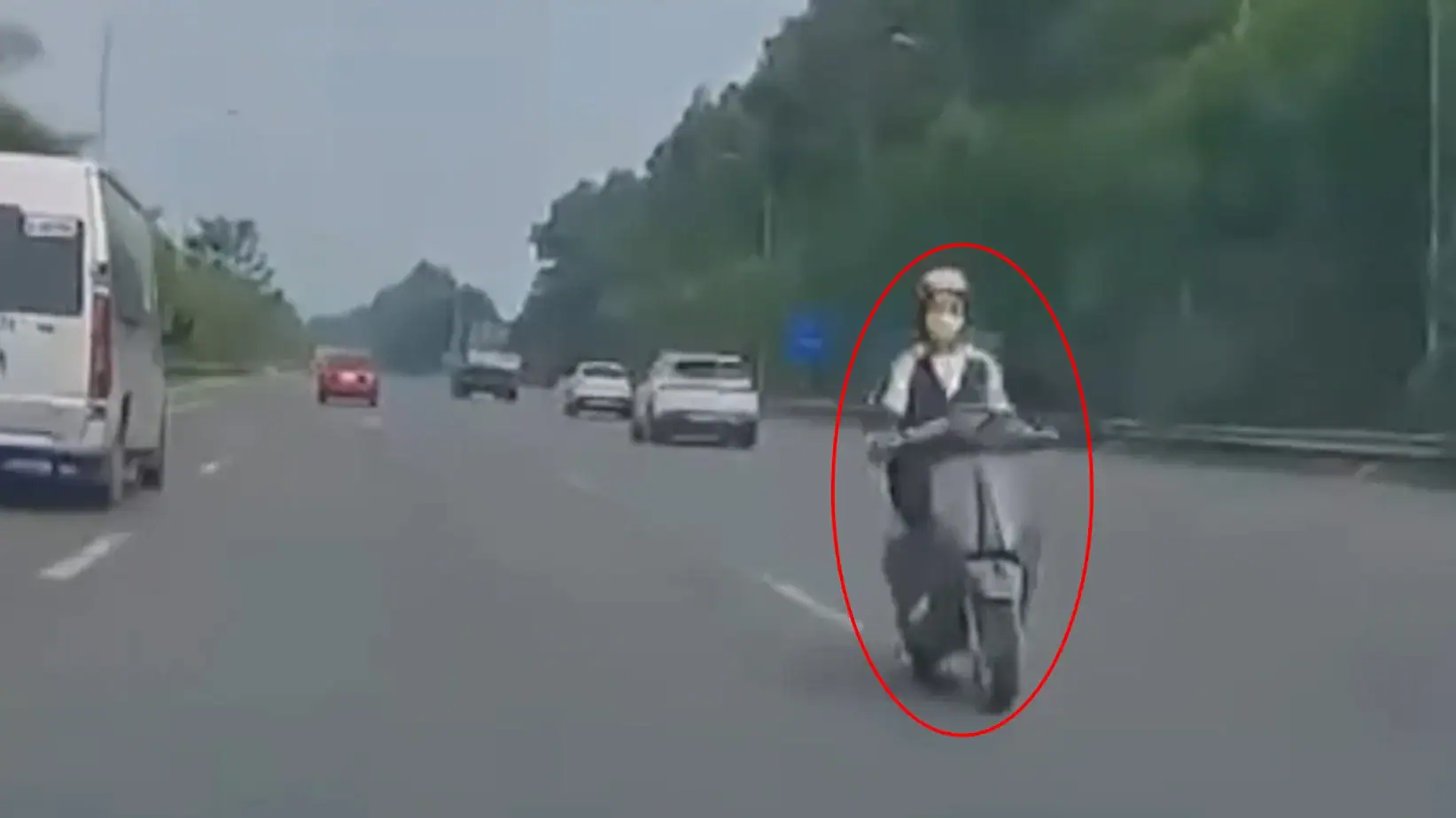 Xe Máy Đi Ngược Chiều Cao Tốc: Lỗi Nặng, Phạt Cao 5 Lỗi xe máy đi ngược chiều cao tốc là gì?