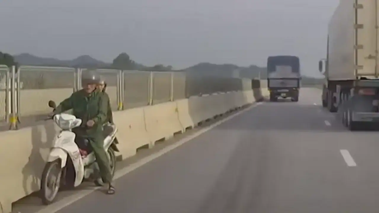 Xe Máy Đi Ngược Chiều Cao Tốc: Lỗi Nặng, Phạt Cao 8 Cách tránh vi phạm khi di chuyển gần cao tốc