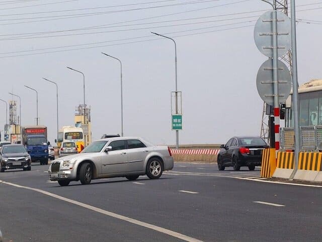 Nguyên Tắc Quay Đầu Xe Ô Tô Chuẩn Luật: Vị Trí Được Phép, Biển Báo Cần Nhớ 8 Mức phạt vi phạm lỗi quay đầu xe ô tô