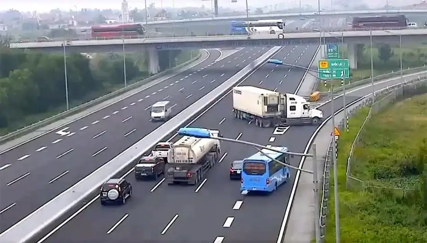 Quay Đầu Xe Trên Cao Tốc: Quy Định & Mức Phạt Cập Nhật 2026 5 Rủi ro khi quay đầu xe trên cao tốc
