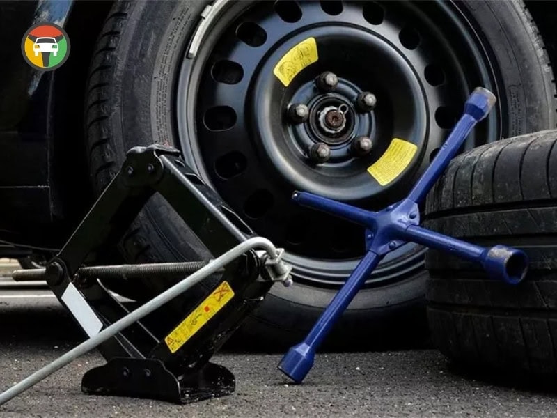 Hướng Dẫn Thay Lốp Dự Phòng Xe 7 Chỗ Toyota Đơn Giản 8 Hướng Dẫn Thay Lốp Dự Phòng Xe 7 Chỗ Toyota Đơn Giản 6