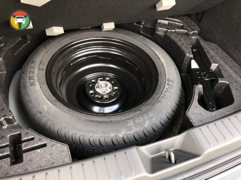 Hướng Dẫn Thay Lốp Dự Phòng Xe 7 Chỗ Toyota Đơn Giản 7 Hướng Dẫn Thay Lốp Dự Phòng Xe 7 Chỗ Toyota Đơn Giản 5