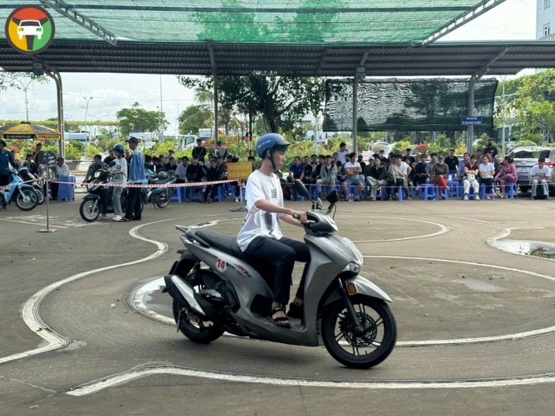 Thi bằng lái xe máy