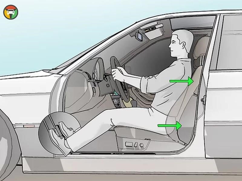 Kinh Nghiệm Tránh Đạp Nhầm Chân Ga Xe Ô Tô Cho Tài Mới 12 Điều chỉnh ghế lái phù hợp giúp hạn chế tình trạng đạp nhầm chân ga