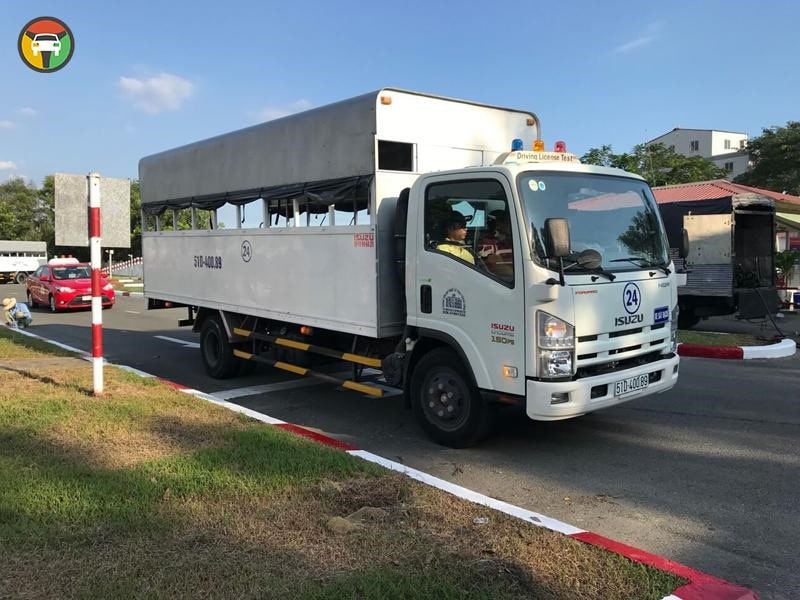 Mẹo Thi Bằng Lái C1 Bao Đậu: Từ Lý Thuyết Đến Thực Hành 12 Kinh nghiệm thi lái xe đường trường C1 điểm cao