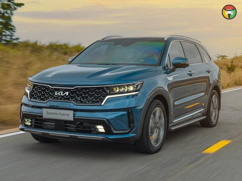 Hybrid (HEV) hoặc Plug-in Hybrid (PHEV) có thể là phương án trung gian