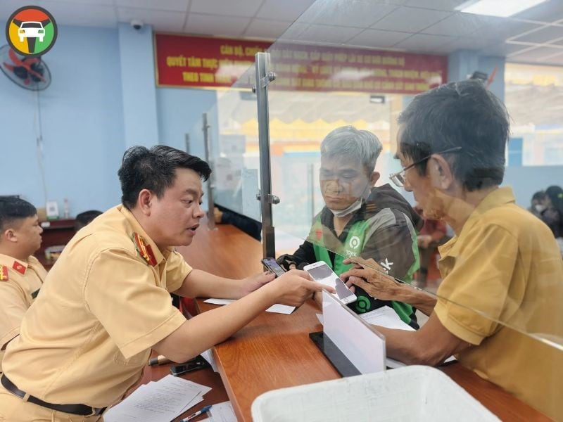 Làm thủ tục cấp đổi bằng lái xe