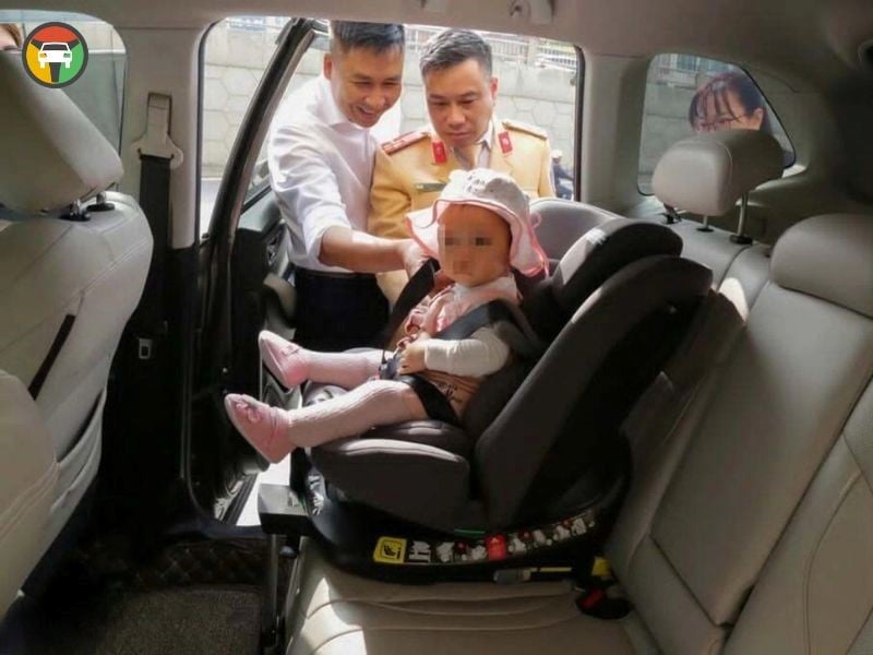Quy Định Ghế Trẻ Em Trên Xe Ô Tô Mới Nhất & Lưu Ý Lựa Chọn 8 Quy định về xử phạt vi phạm ghế trẻ em trên ô tô (ảnh minh họa)