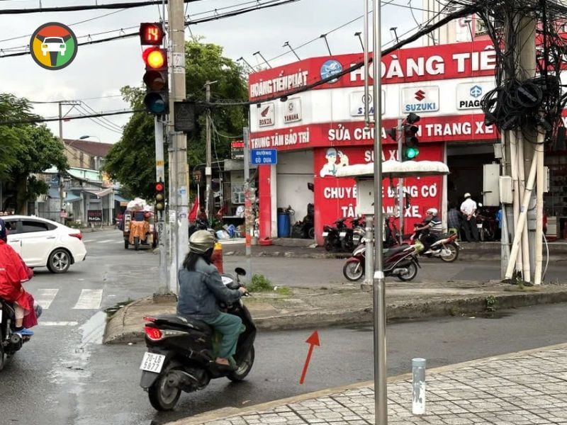 Khi Nào Được Rẽ Phải Lúc Đèn Đỏ? Cập Nhật Quy Định Mới Nhất 12 Được phép rẽ phải khi có tiểu đảo phân luồng cho phép rẽ phải trước nút giao